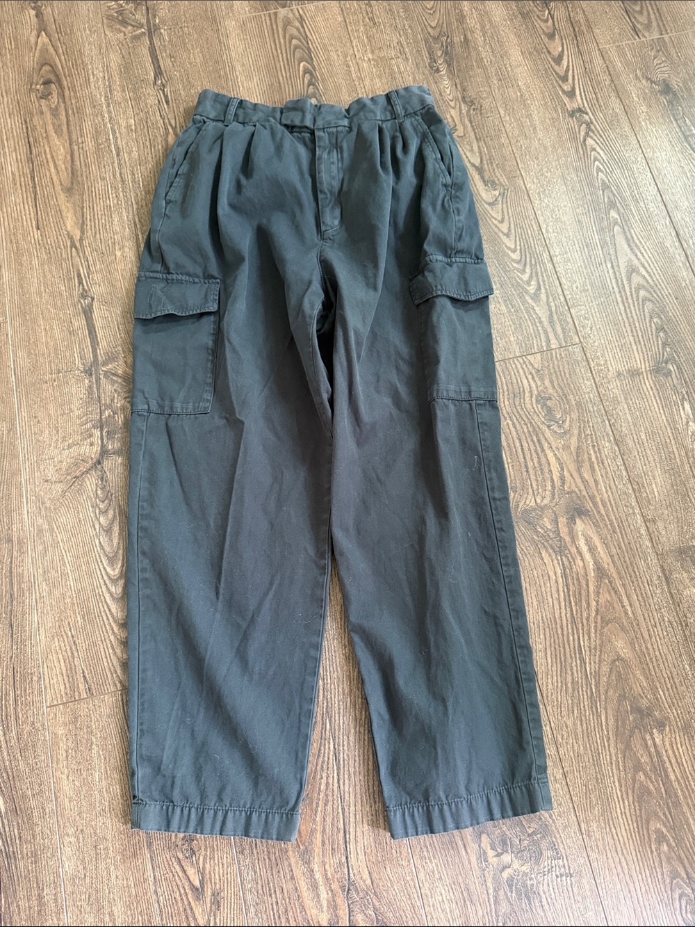 GAP Ladies Black Barrel Leg Cargo Pants 6 - Picture 3 of 9
